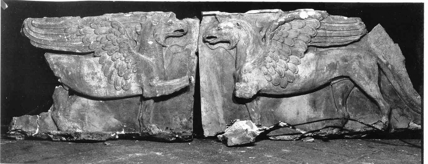 grifoni affrontati (lastra, opera isolata) - ambito romano (sec. XIX)