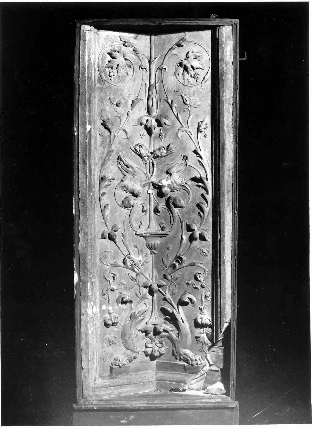 motivi decorativi a foglie d'acanto (decorazione plastica, opera isolata) - ambito lombardo (sec. XIX)