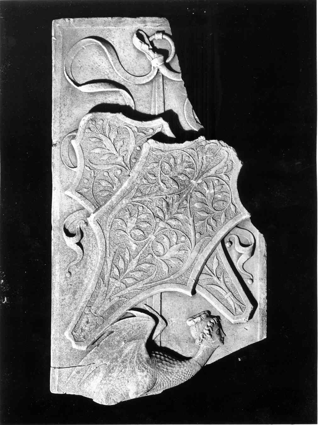 scudi, arpia (decorazione plastica, frammento) - ambito lombardo (sec. XIX)