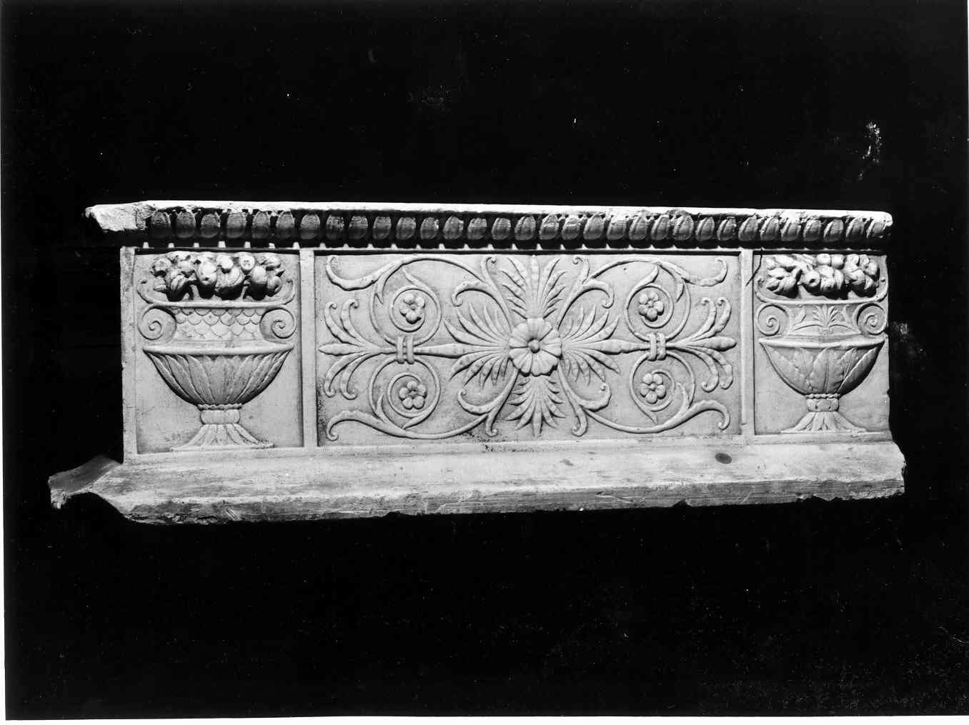 motivi decorativi a girali vegetali (lastra, opera isolata) - ambito italiano (sec. XIX)