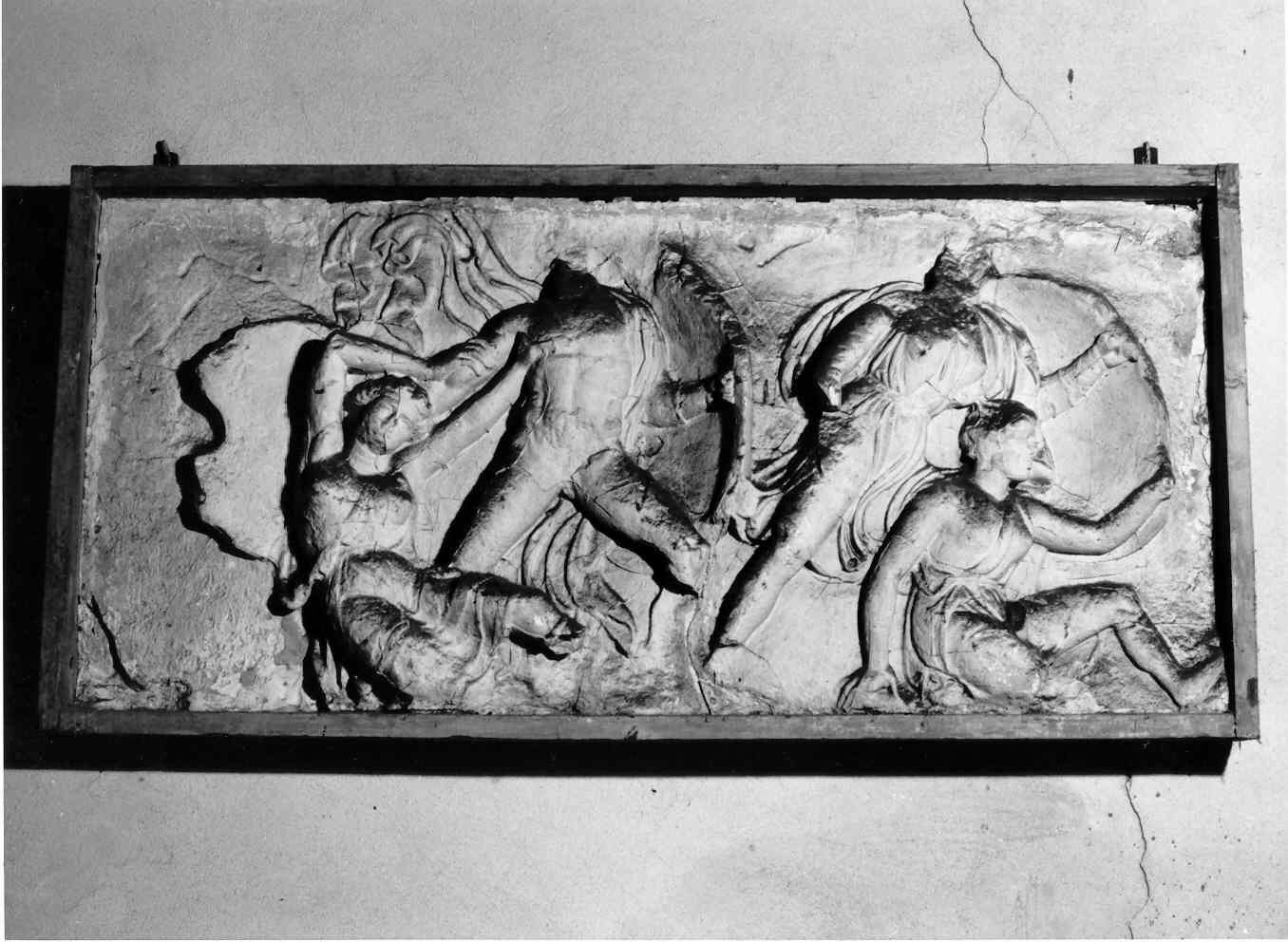 amazzonomachia (decorazione plastica, opera isolata) - ambito inglese (sec. XIX)