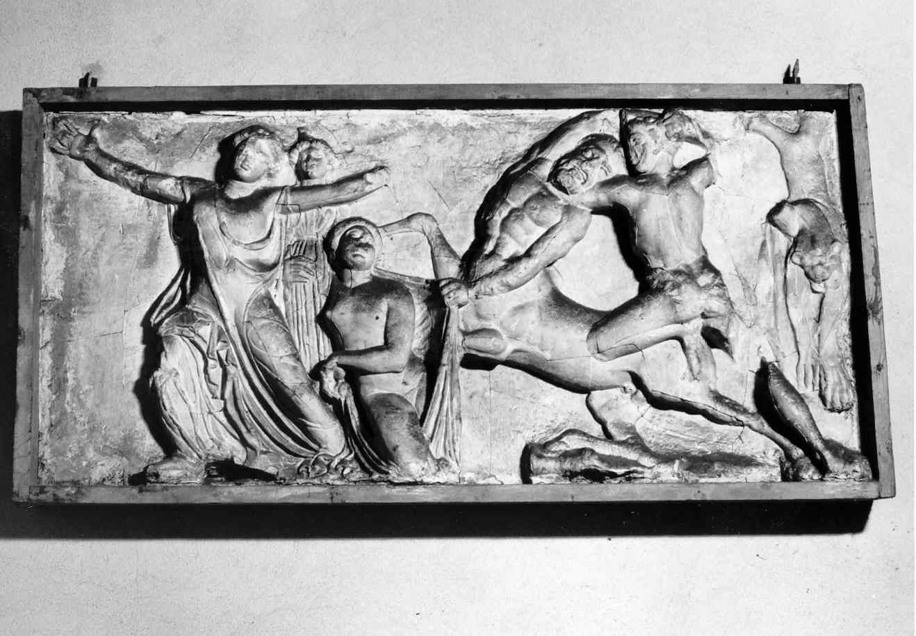 Lapite vicino all'idolo di Artemide, centauromachia (decorazione plastica, opera isolata) - ambito inglese (sec. XIX)