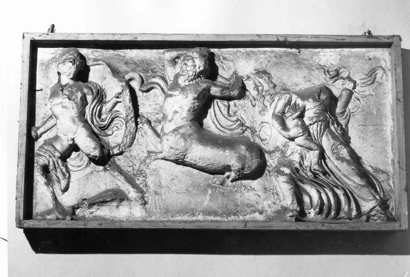 centauromachia (decorazione plastica, opera isolata) - ambito inglese (sec. XIX)