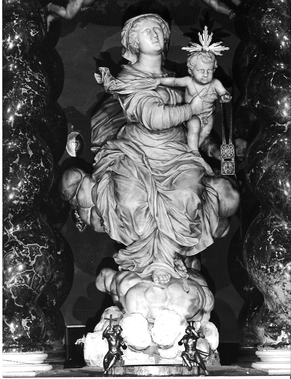 Madonna del Carmelo (statua, elemento d'insieme) di Maestri Giovanni Battista detto Volpino (attribuito) (sec. XVII)