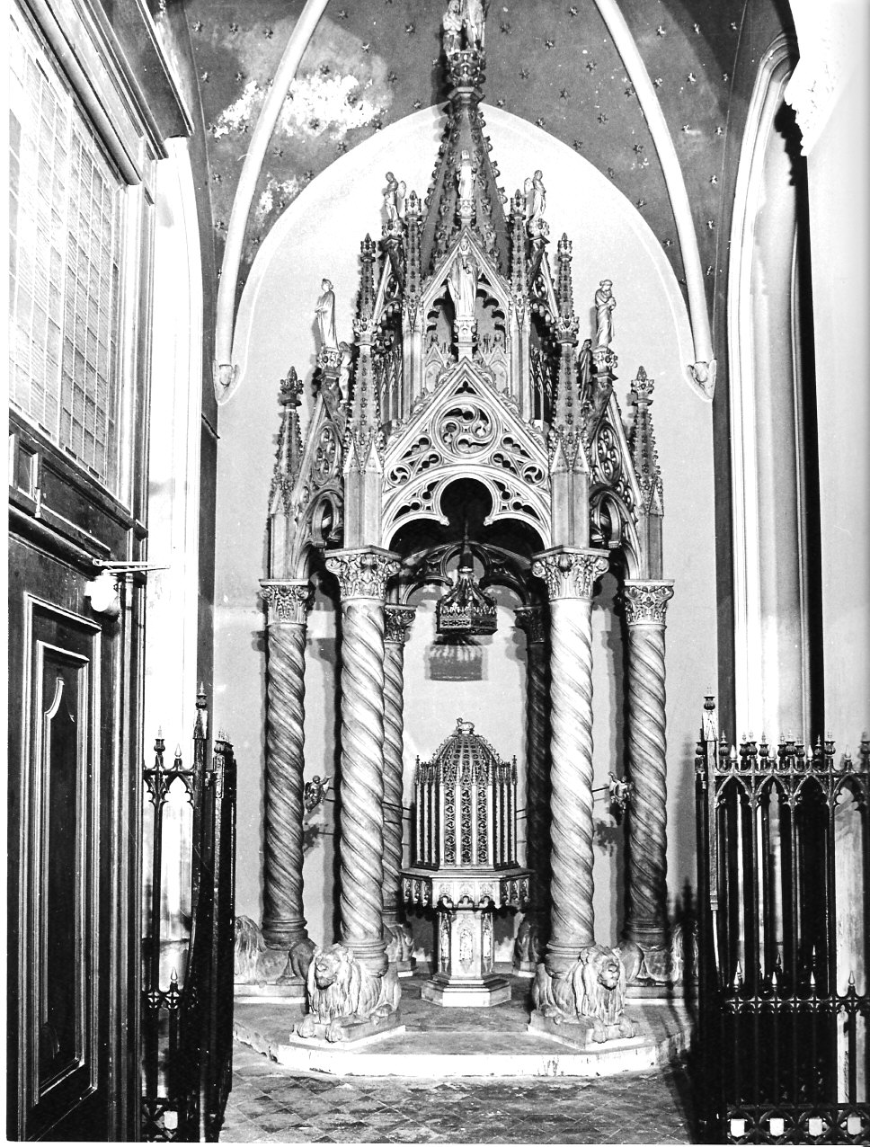 baldacchino architettonico del fonte battesimale, complesso decorativo di Pizzigalli Felice (attribuito), Monti Gaetano Matteo (sec. XIX)