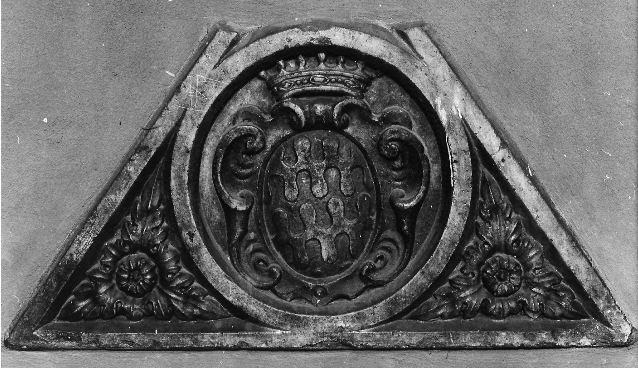 monumento funebre, frammento - bottega lombarda (seconda metà sec. XVI)