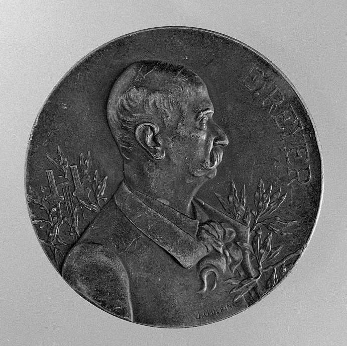 Ritratto di Reyer Louis Etienne Ernest, ritratto del compositore reyer Louis Etienne Ernest (medaglia) di Guerin J. (Jean Baptiste?) (attribuito) (sec. XX)