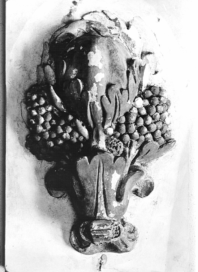 grappolo d'uva (rilievo, frammento) - bottega lombarda (sec. XVII)