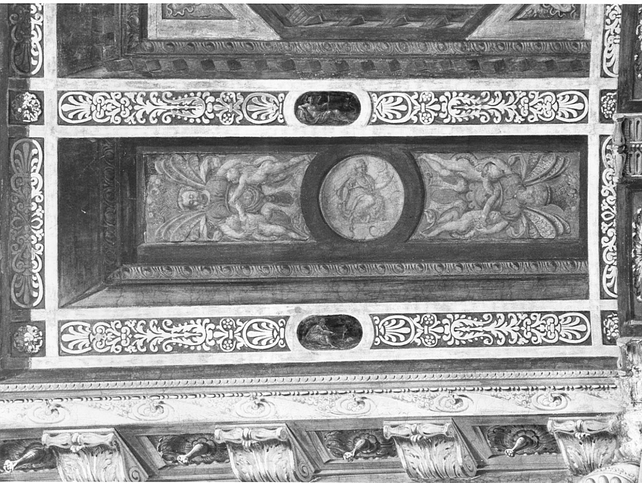 figura allegorica femminile/ Decorazioni (dipinto, elemento d'insieme) di Campi Vincenzo (attribuito) (sec. XVI)
