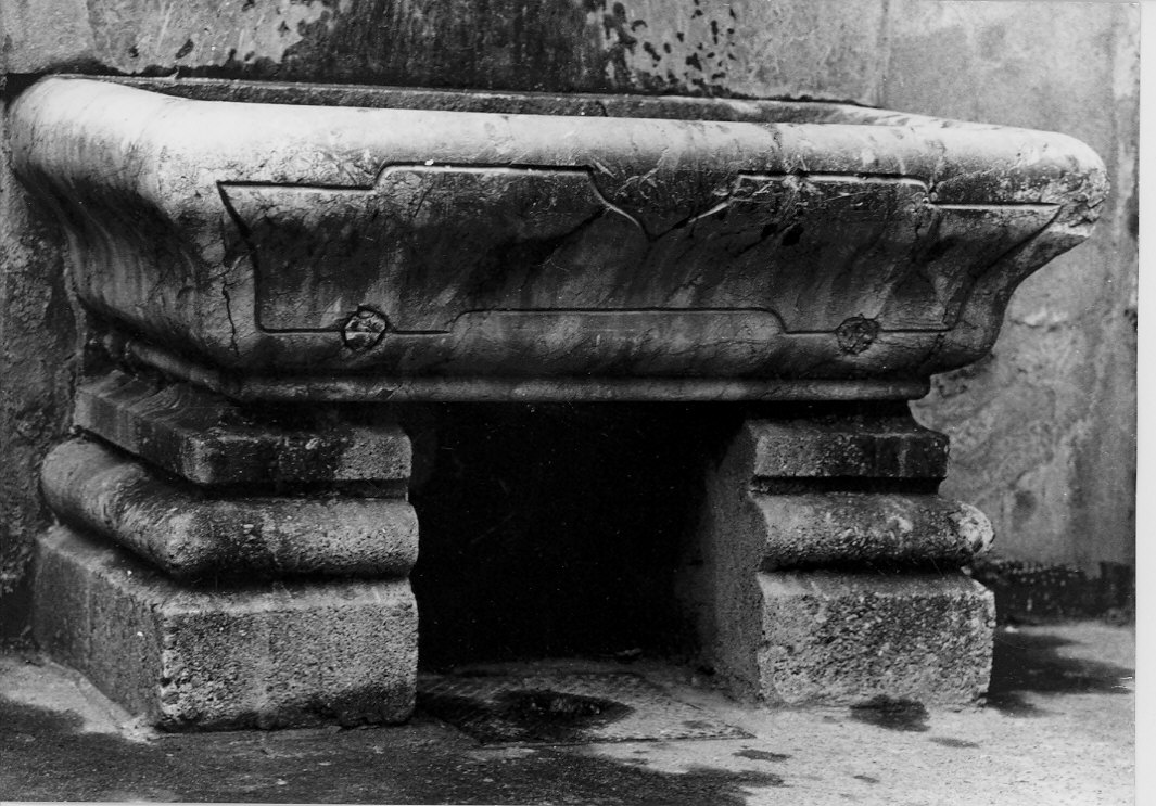 lavabo da sacrestia, opera isolata - bottega lombarda (sec. XVI)