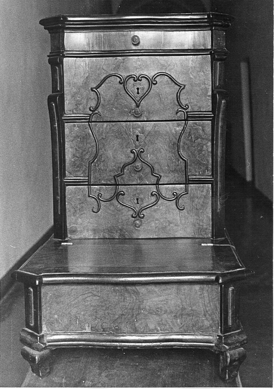 poltroncina, opera isolata - bottega italiana (sec. XVIII)