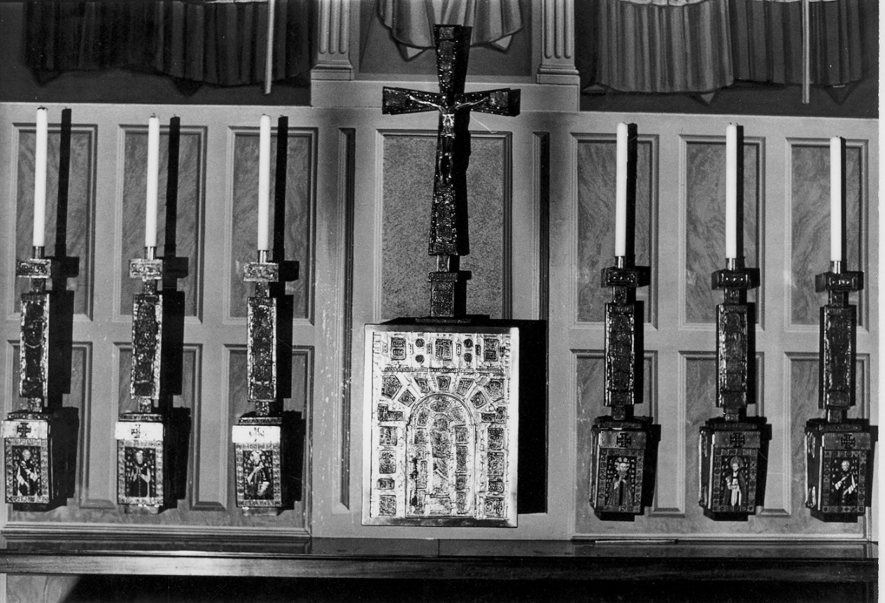 candeliere d'altare, serie - bottega italiana (sec. XX)