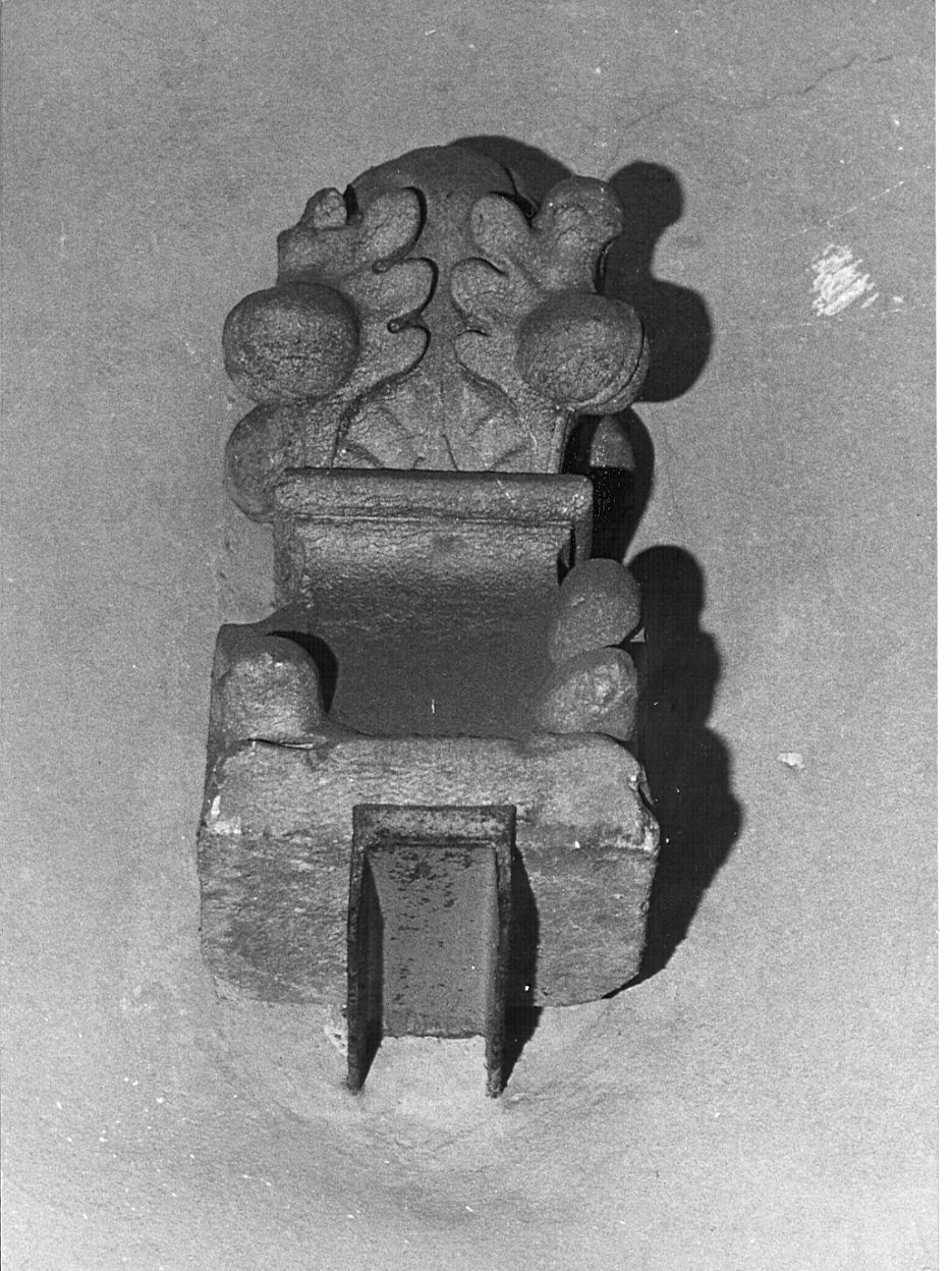 decorazione plastica, frammento - bottega lombarda (fine/inizio secc. XIV/ XV)