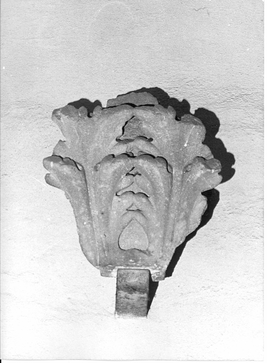 decorazione plastica, frammento - bottega lombarda (fine/inizio secc. XIV/ XV)