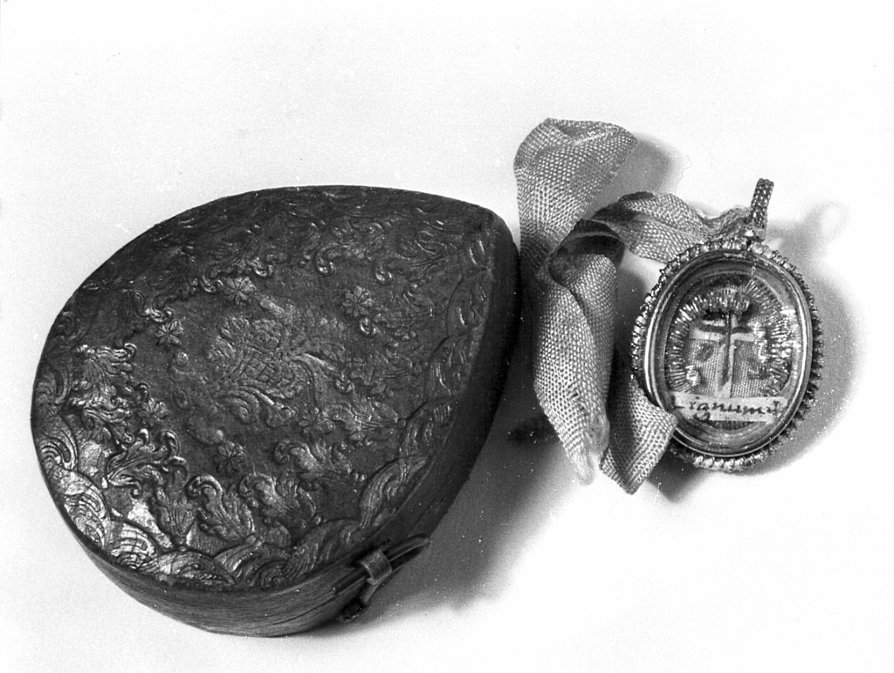 reliquiario a capsula - a medaglione, opera isolata - bottega lombarda (sec. XIX)