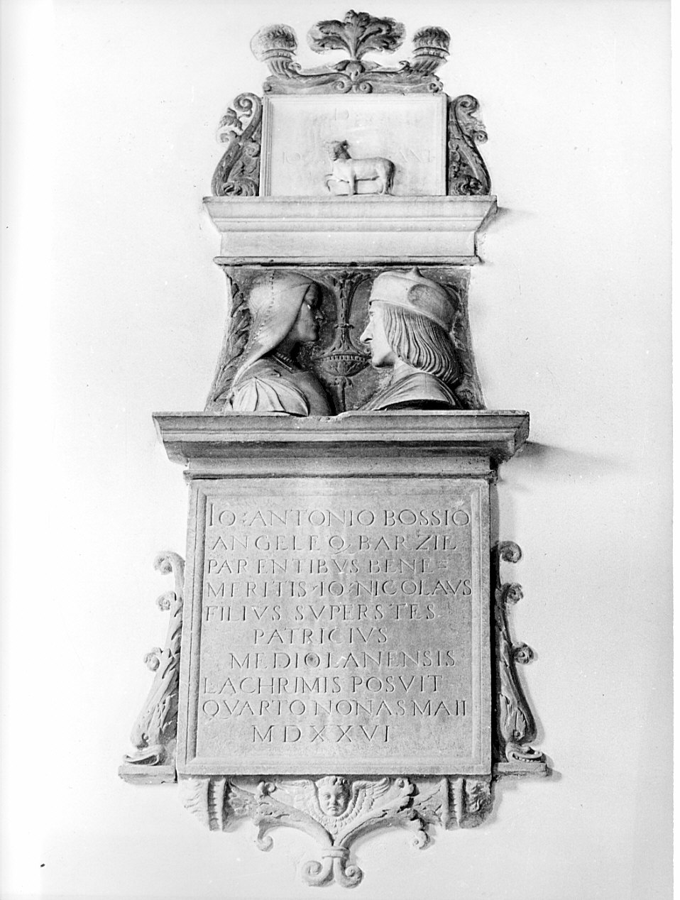 lapide tombale, opera isolata di Busti Agostino detto Bambaia (attribuito) (sec. XVI)