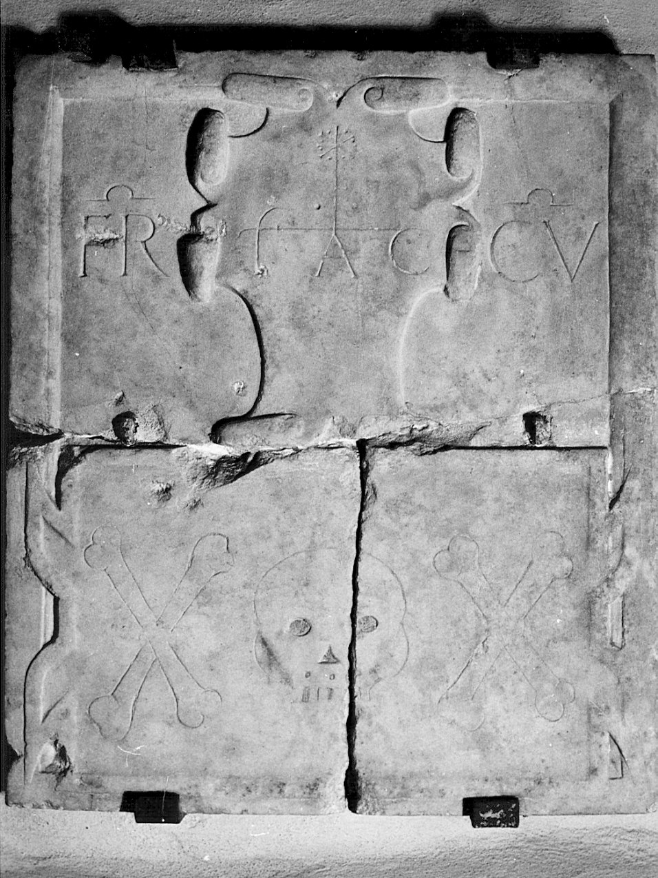 lapide, opera isolata - bottega lombarda (fine/inizio secc. XV/ XVI)