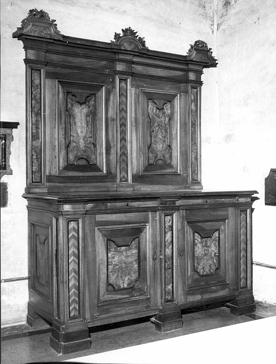credenza con alzata, opera isolata - bottega lombarda (sec. XIX)