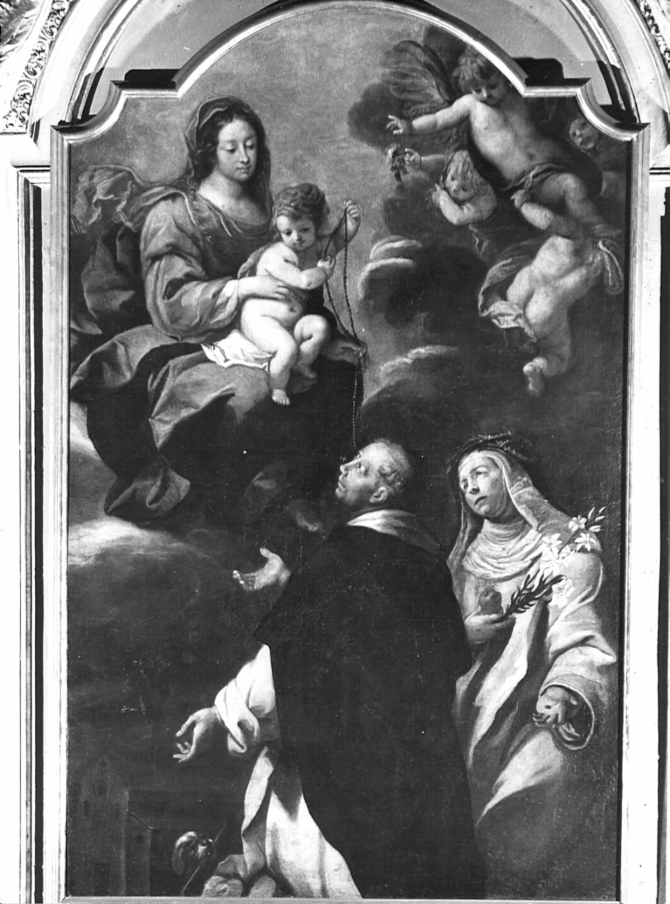 Madonna del Rosario con San Domenico e Santa Caterina da Siena (dipinto, opera isolata) di Nuvolone Giuseppe (attribuito) (sec. XVII)