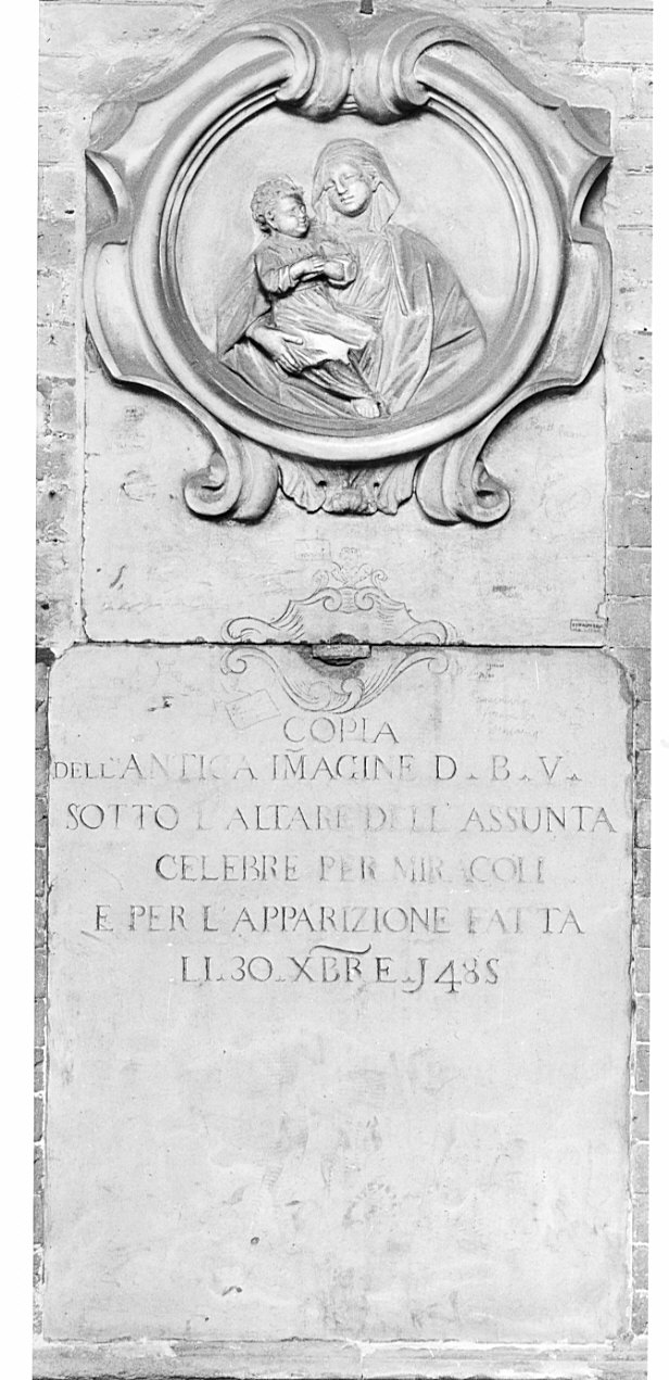 Madonna con Bambino (lapide, opera isolata) - bottega lombarda (sec. XVIII)