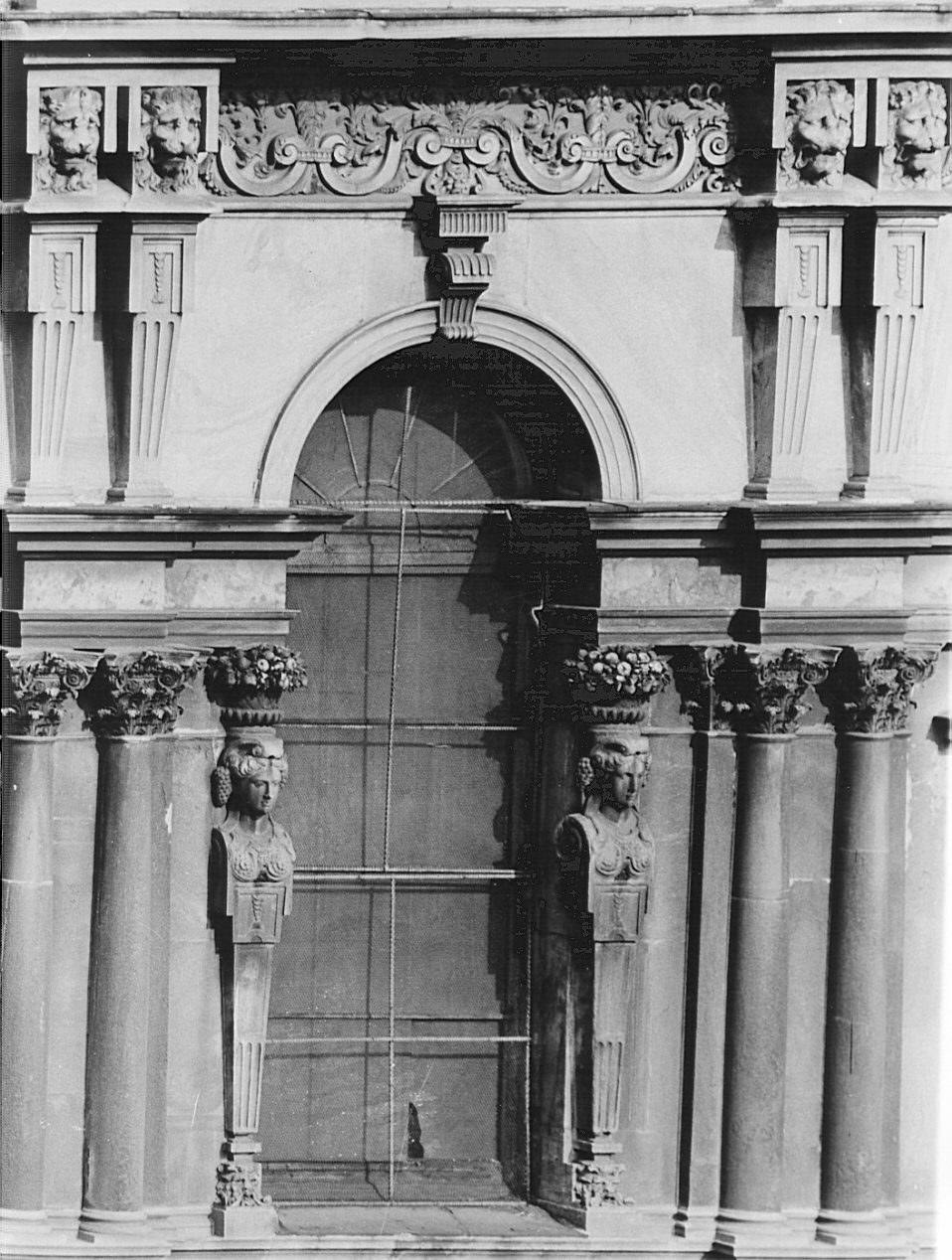 cariatide, serie - bottega lombarda (sec. XVI)
