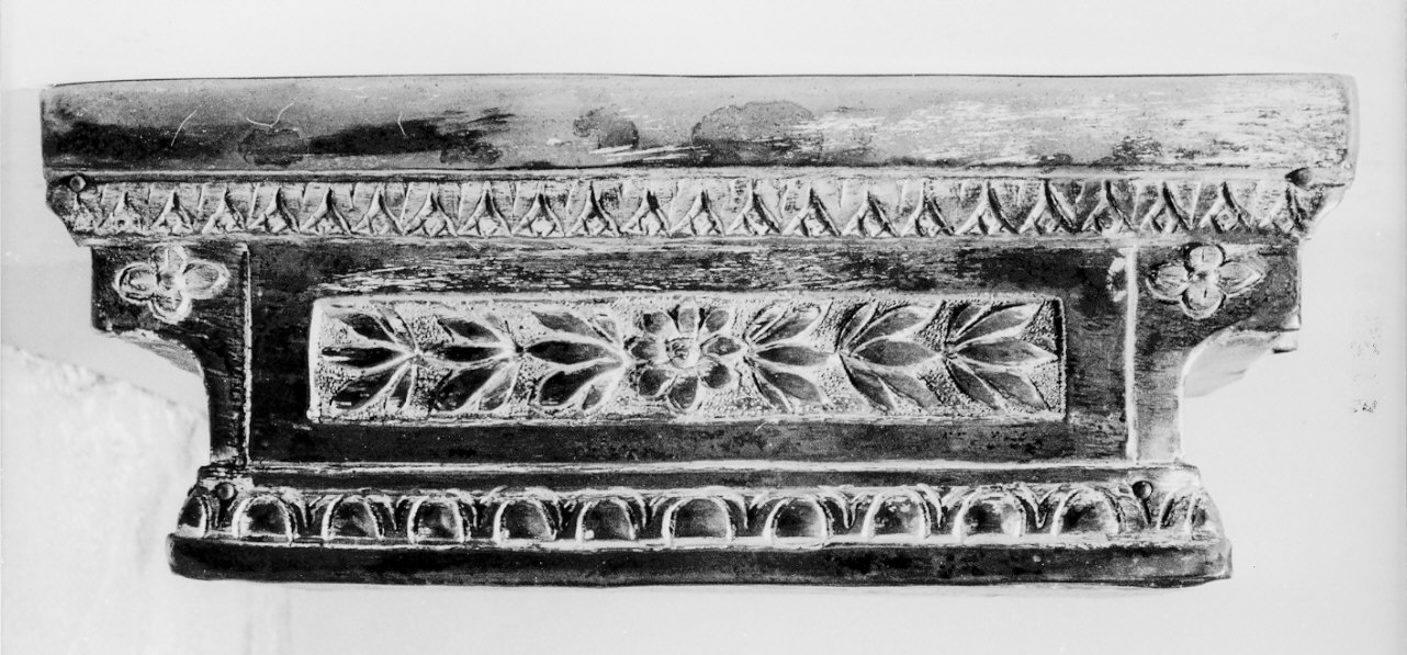 basamento, opera isolata - bottega lombarda (seconda metà sec. XVIII)