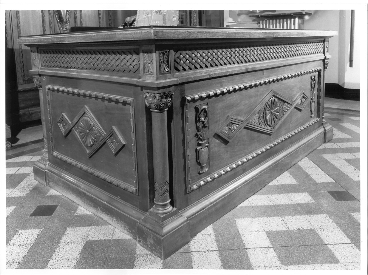 scrivania, opera isolata - ambito lombardo (metà sec. XIX)