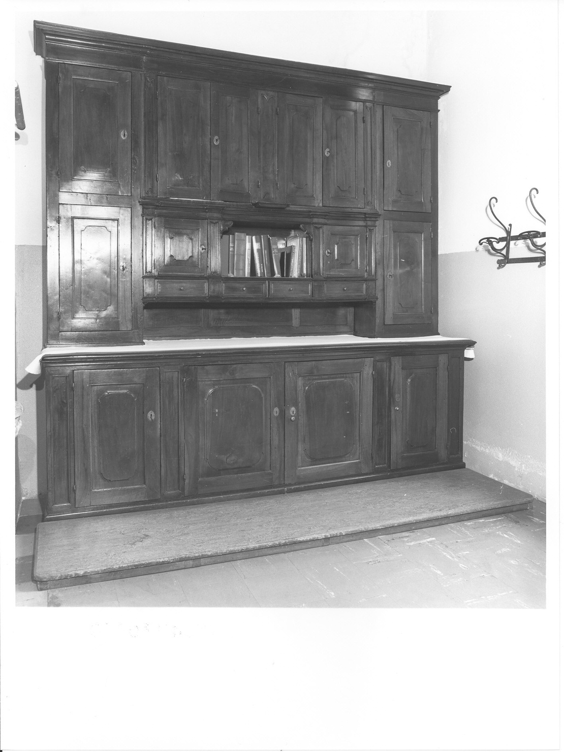 armadio da sacrestia, opera isolata - ambito lombardo (fine/inizio secc. XIX/ XX)