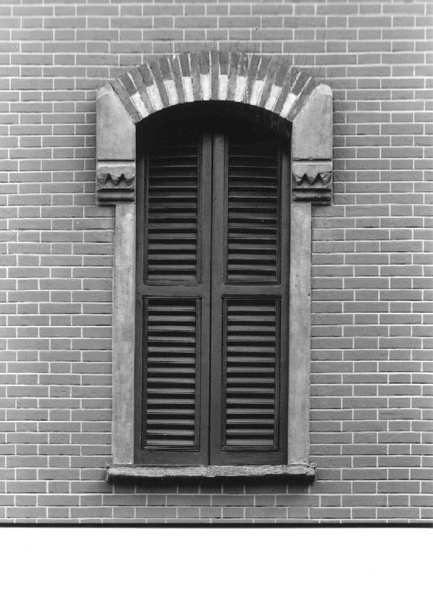 mostra di finestra, elemento d'insieme di Boito Camillo, Ditta Noseda F.lli (sec. XIX)