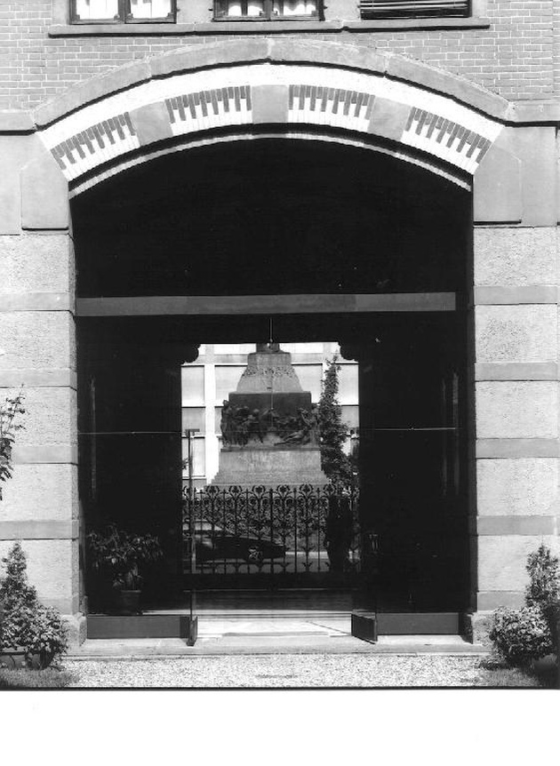 mostra di porta, elemento d'insieme di Boito Camillo, Ditta Noseda F.lli (sec. XIX)