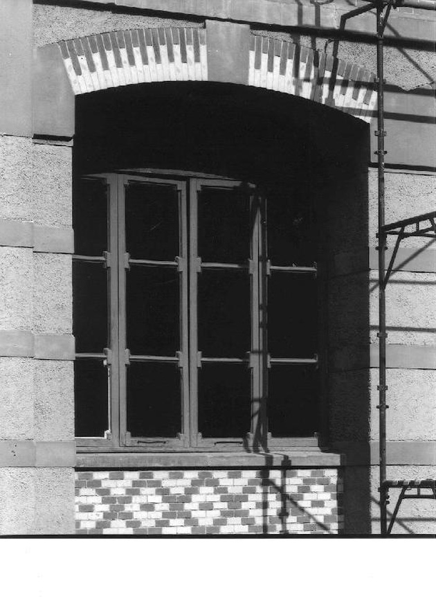 mostra di finestra, elemento d'insieme di Boito Camillo, Ditta Noseda F.lli (sec. XIX)