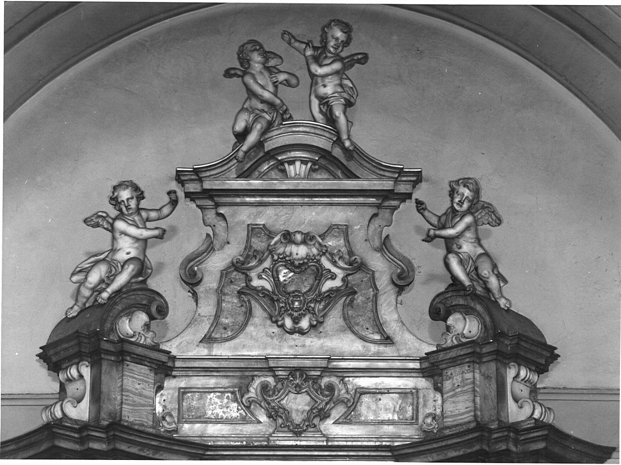 fastigio d'altare, elemento d'insieme di Piana Isidoro Maria (attribuito) (sec. XVIII)