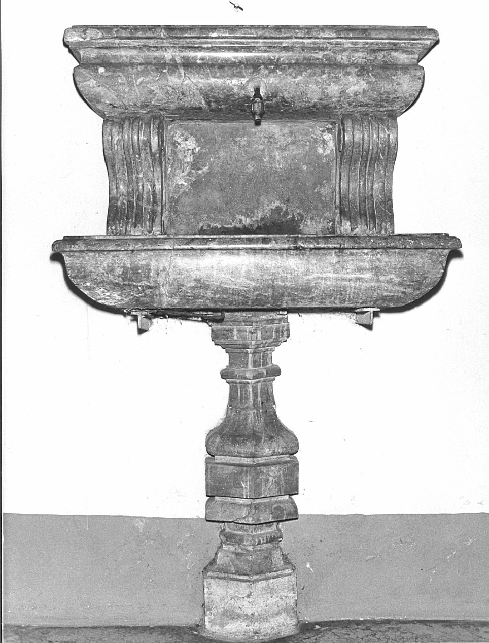 lavabo da sacrestia, opera isolata - bottega lombarda (sec. XVII)