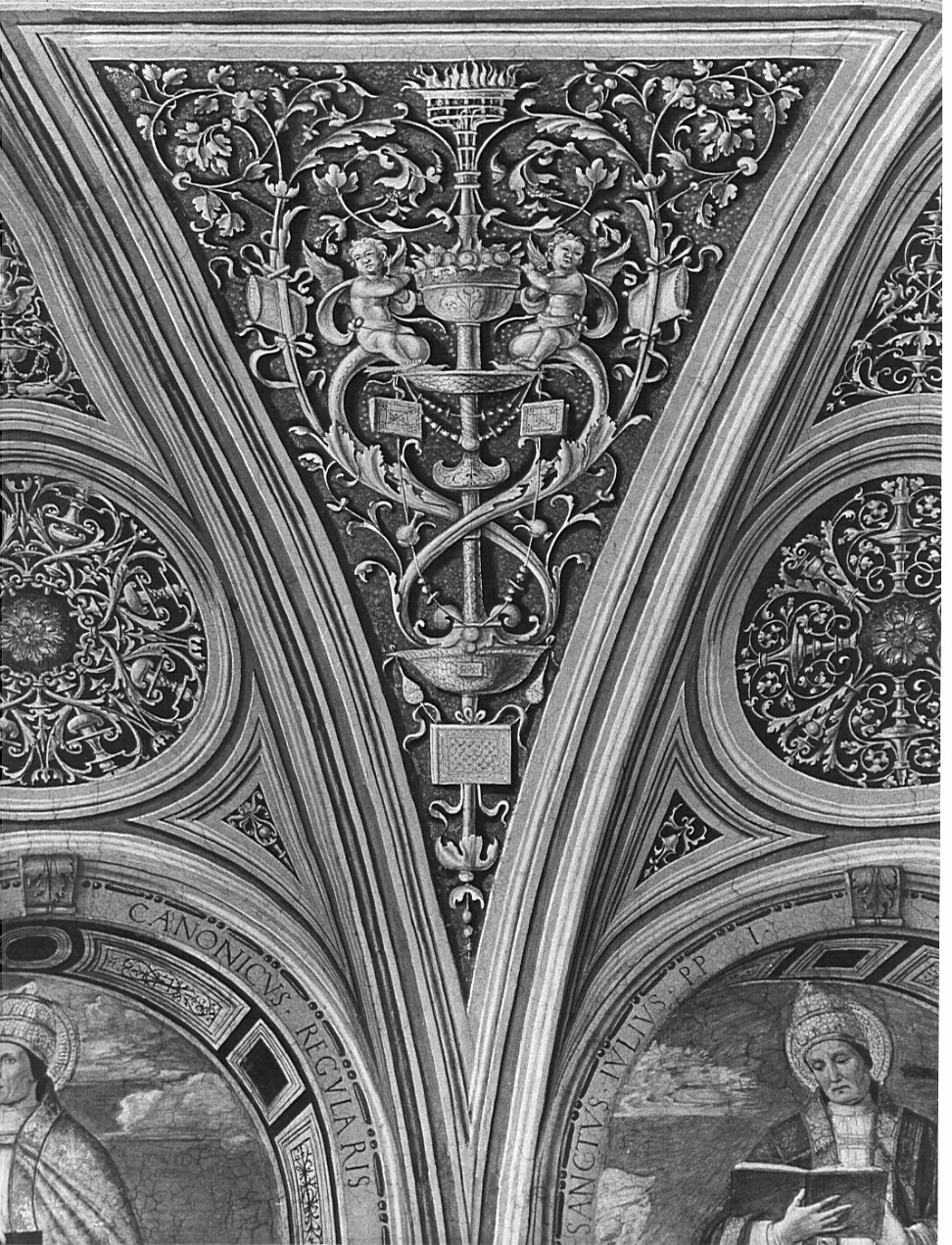 motivi decorativi a candelabra (dipinto, elemento d'insieme) di Ambrogio da Fossano detto Bergognone (cerchia) (sec. XVI)