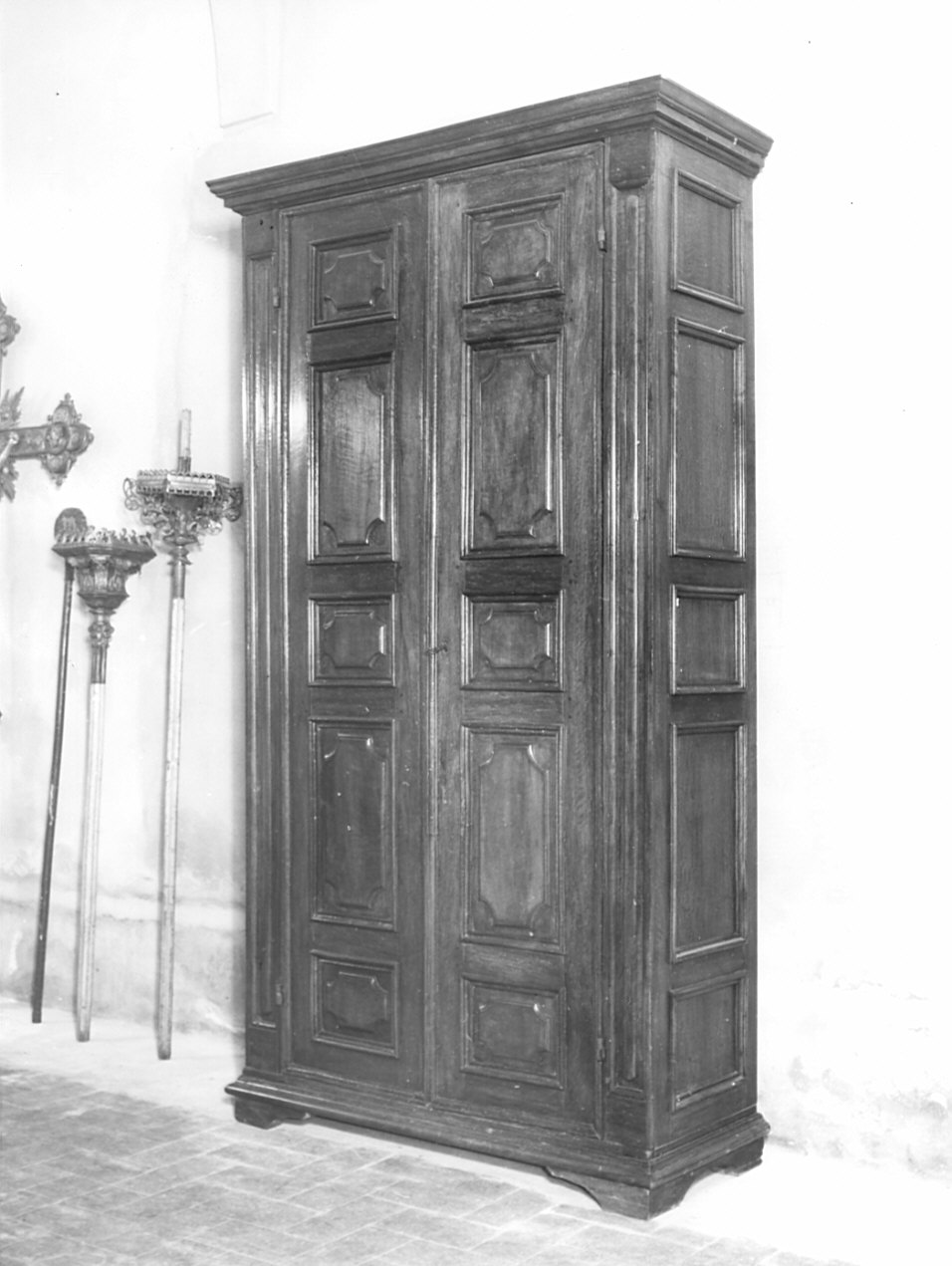 armadio da sacrestia, opera isolata - bottega lombarda (secc. XVII/ XVIII)