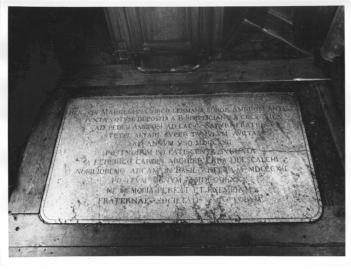 lapide commemorativa, opera isolata - bottega lombarda (sec. XIX)