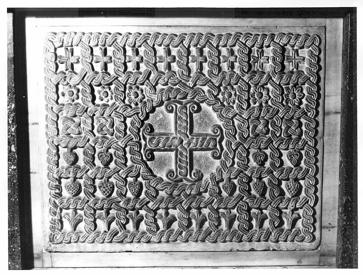 motivi decorativi (paliotto, opera isolata) - bottega lombarda (secc. VIII/ IX)