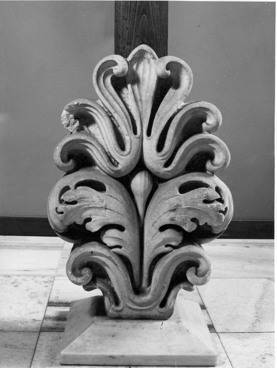 motivo decorativo floreale (acroterio, opera isolata) - bottega lombarda (sec. XV)