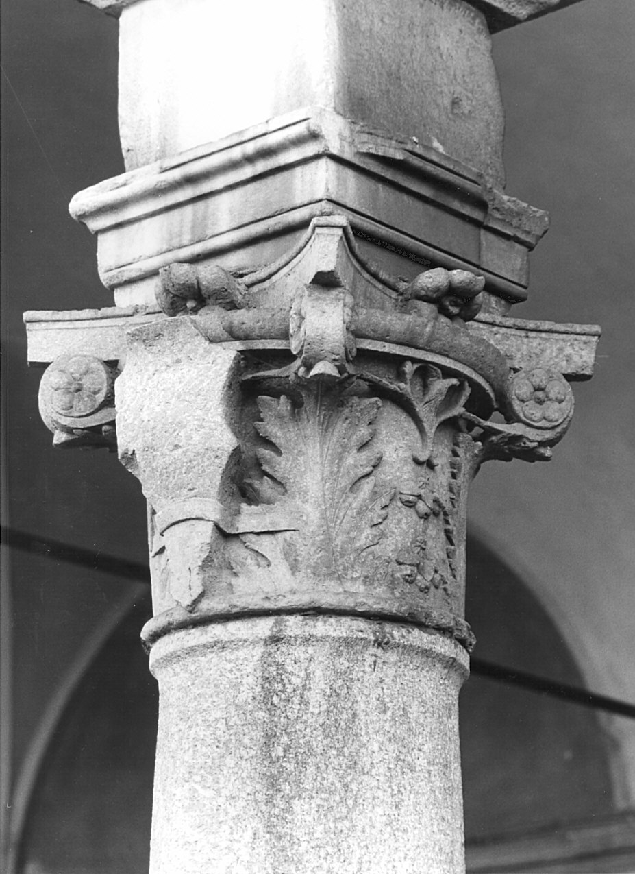 motivi decorativi (capitello di colonna, elemento d'insieme) - bottega lombarda (sec. XV)