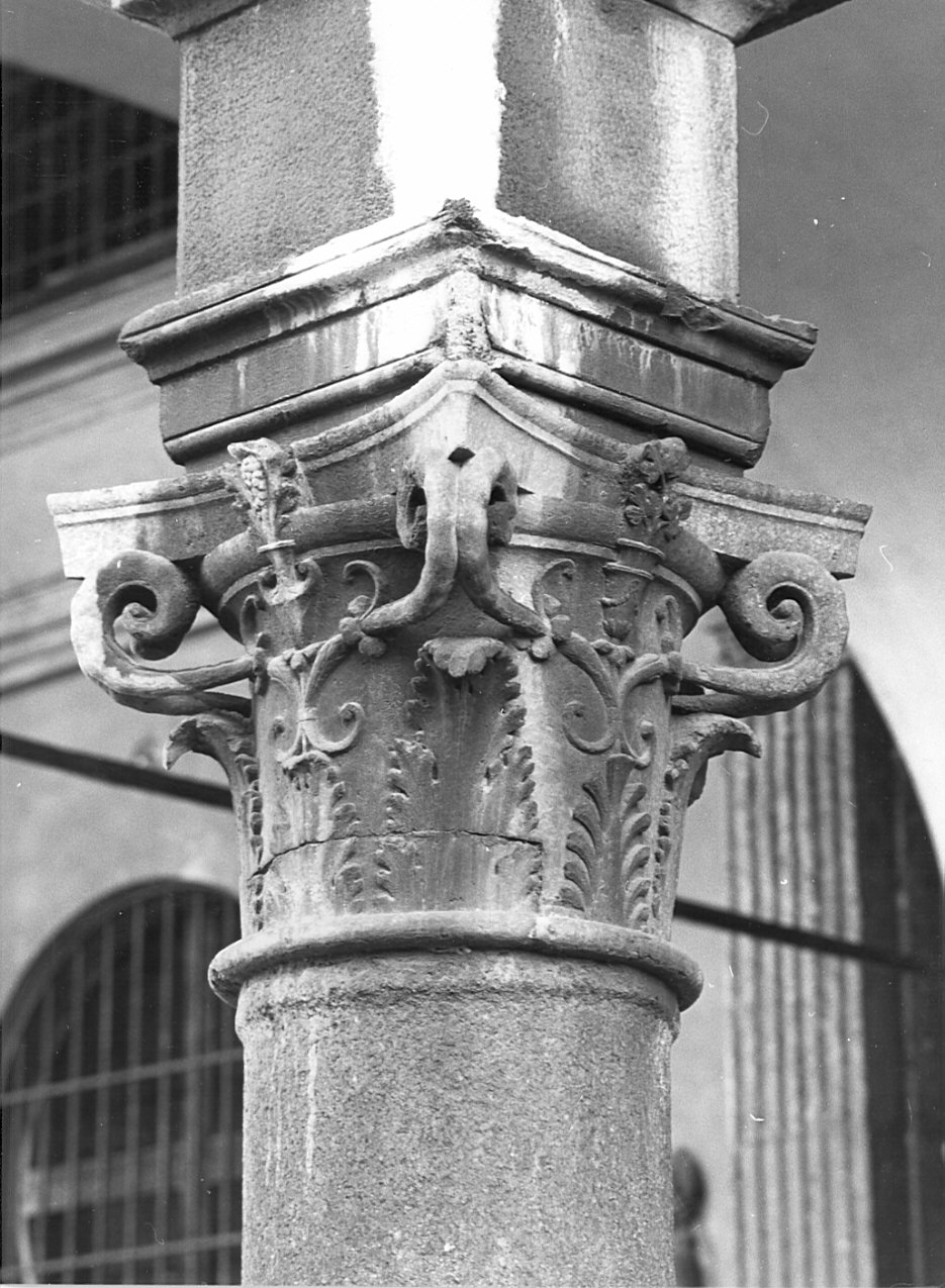 motivi decorativi (capitello di colonna, elemento d'insieme) - bottega lombarda (sec. XV)