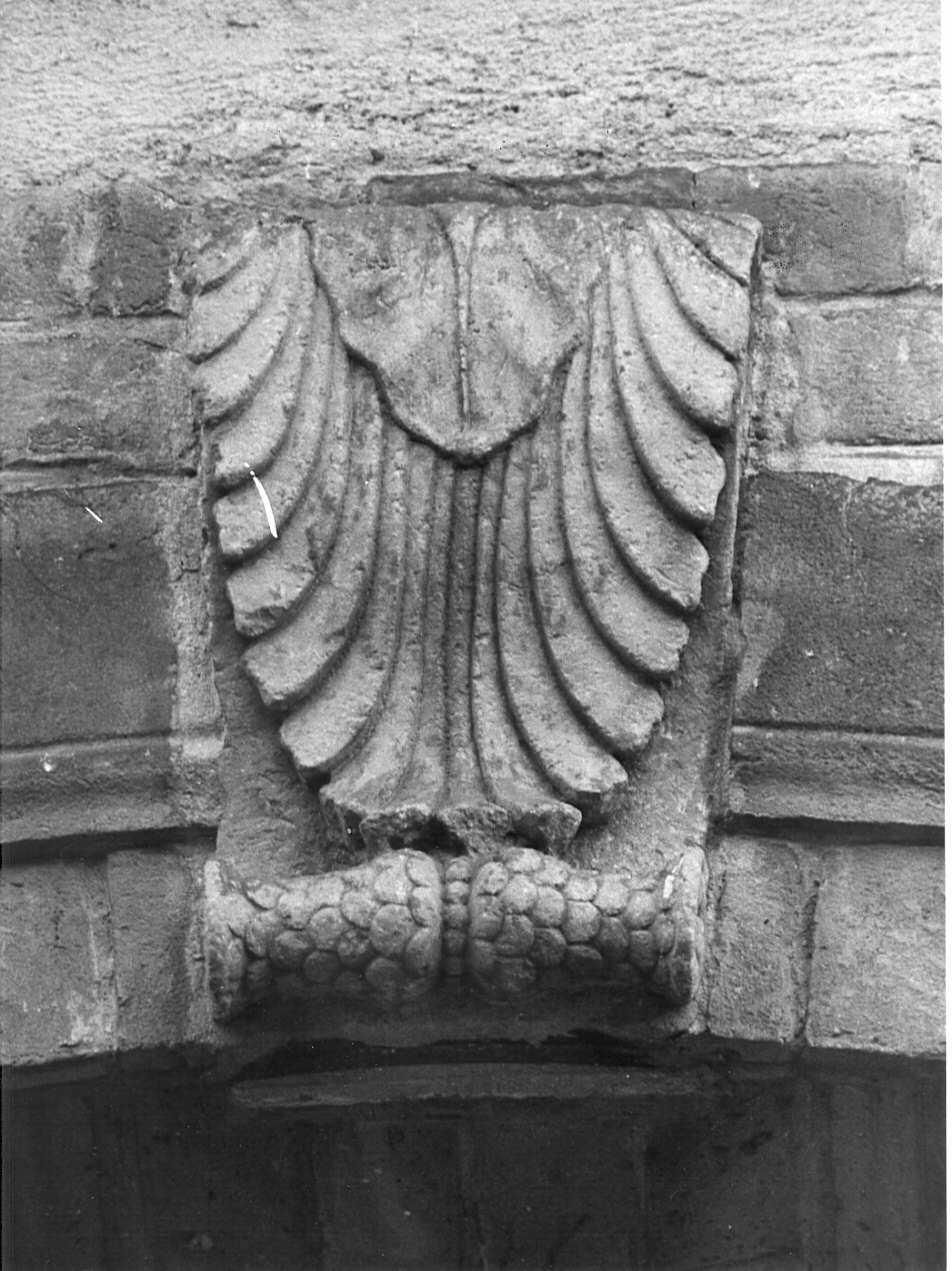 chiave d'arco, insieme di Battista da Mandello, Paolino da Mandello, Vairone Biagio (sec. XV)