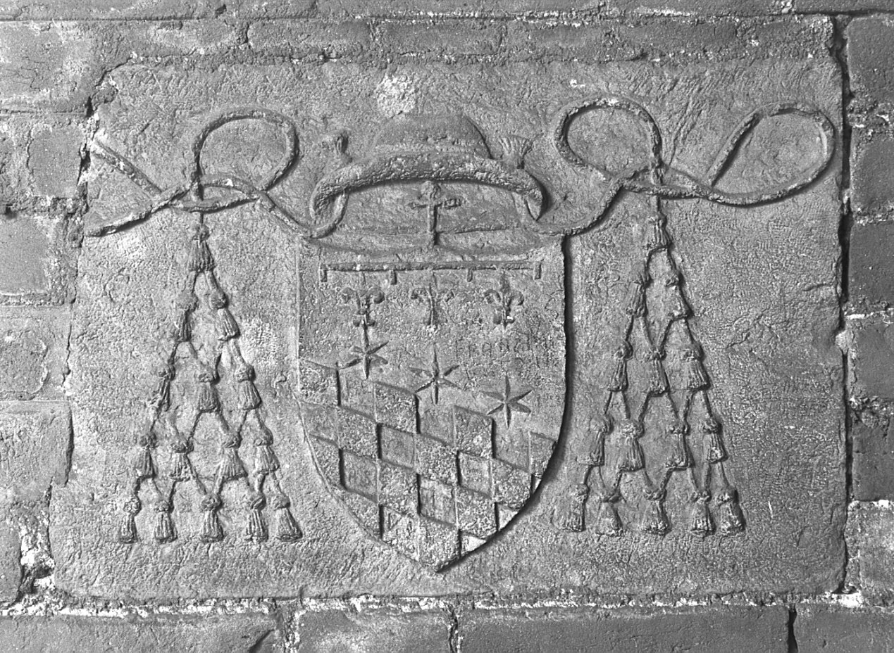 emblema cardinalizio (lapide, opera isolata) - ambito lombardo (sec. XV)