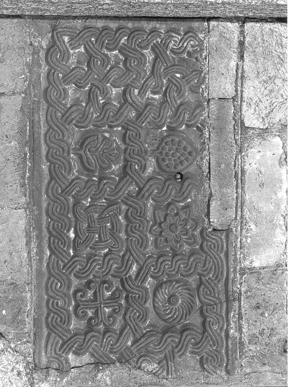 rilievo, frammento - bottega lombarda (sec. IX)