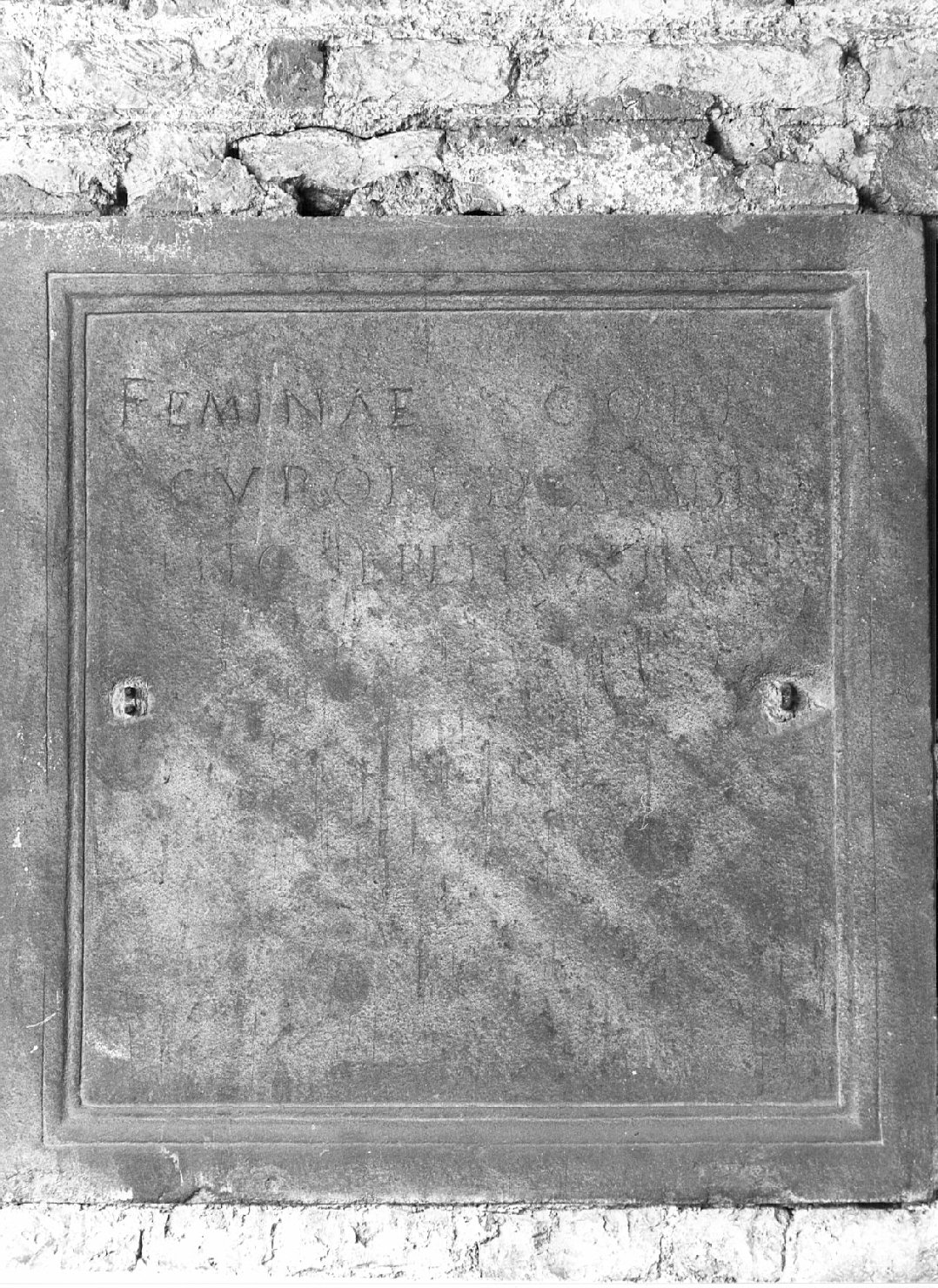 lapide tombale, opera isolata - bottega lombarda (sec. XVI)