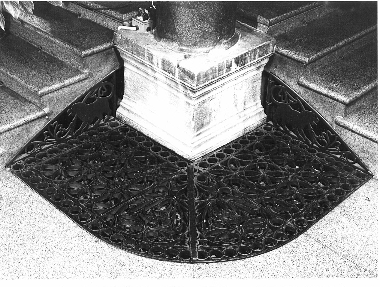 grata pavimentale, serie - bottega lombarda (sec. XIX)