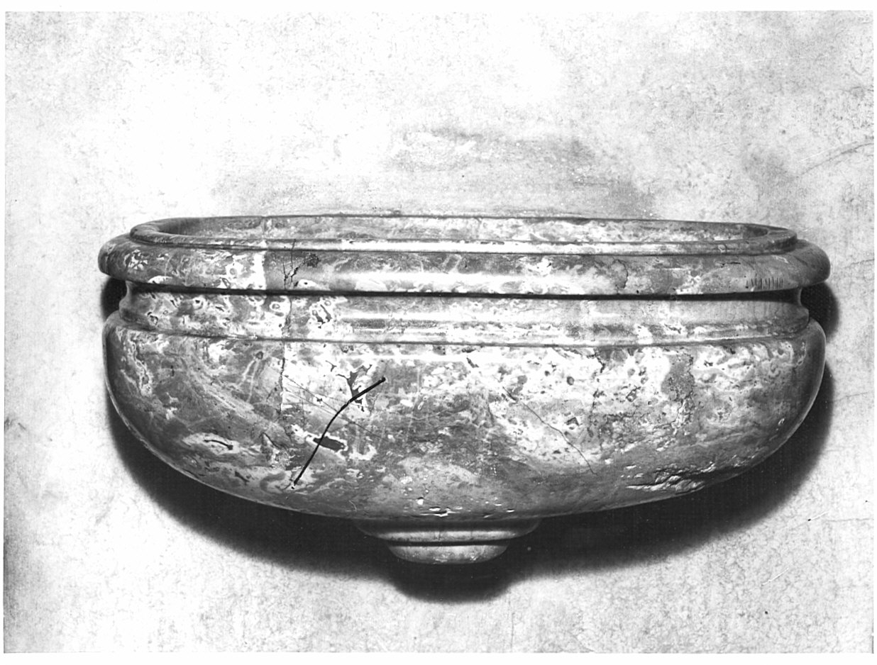 acquasantiera da parete, coppia - bottega lombarda (sec. XVIII)