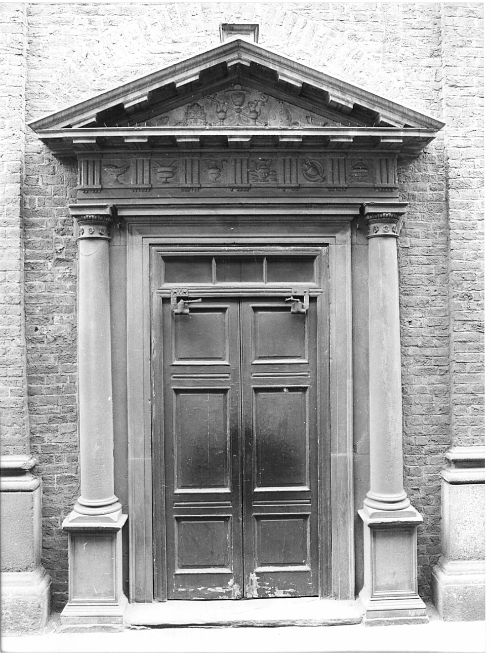 portale, coppia di Giovanni Antonio da Oggiono (sec. XVI)