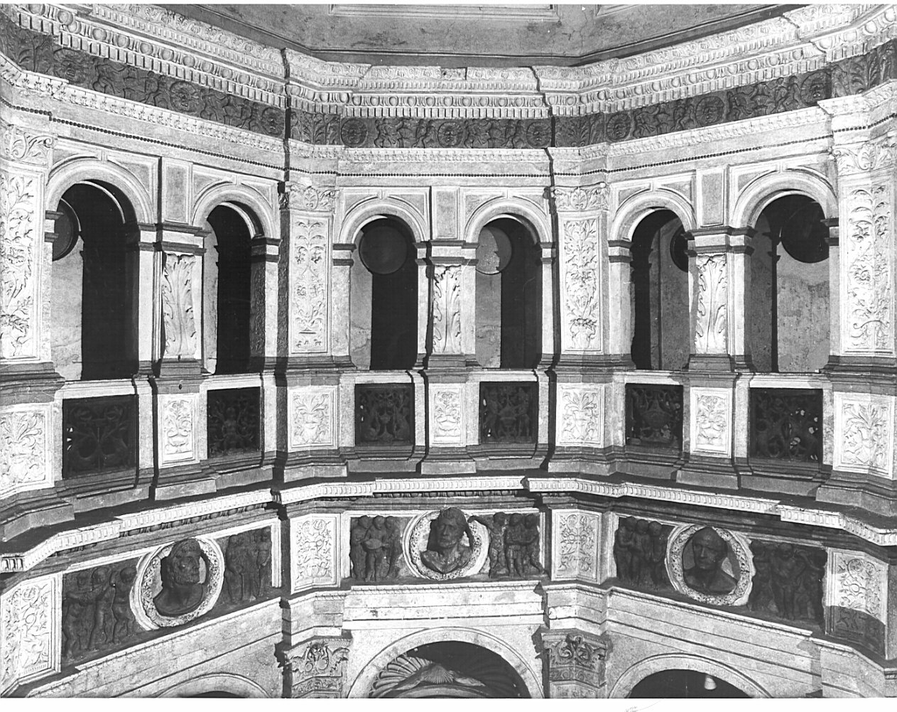 decorazione plastica, complesso decorativo di Bramante Donato, Fonduti Agostino (sec. XV)