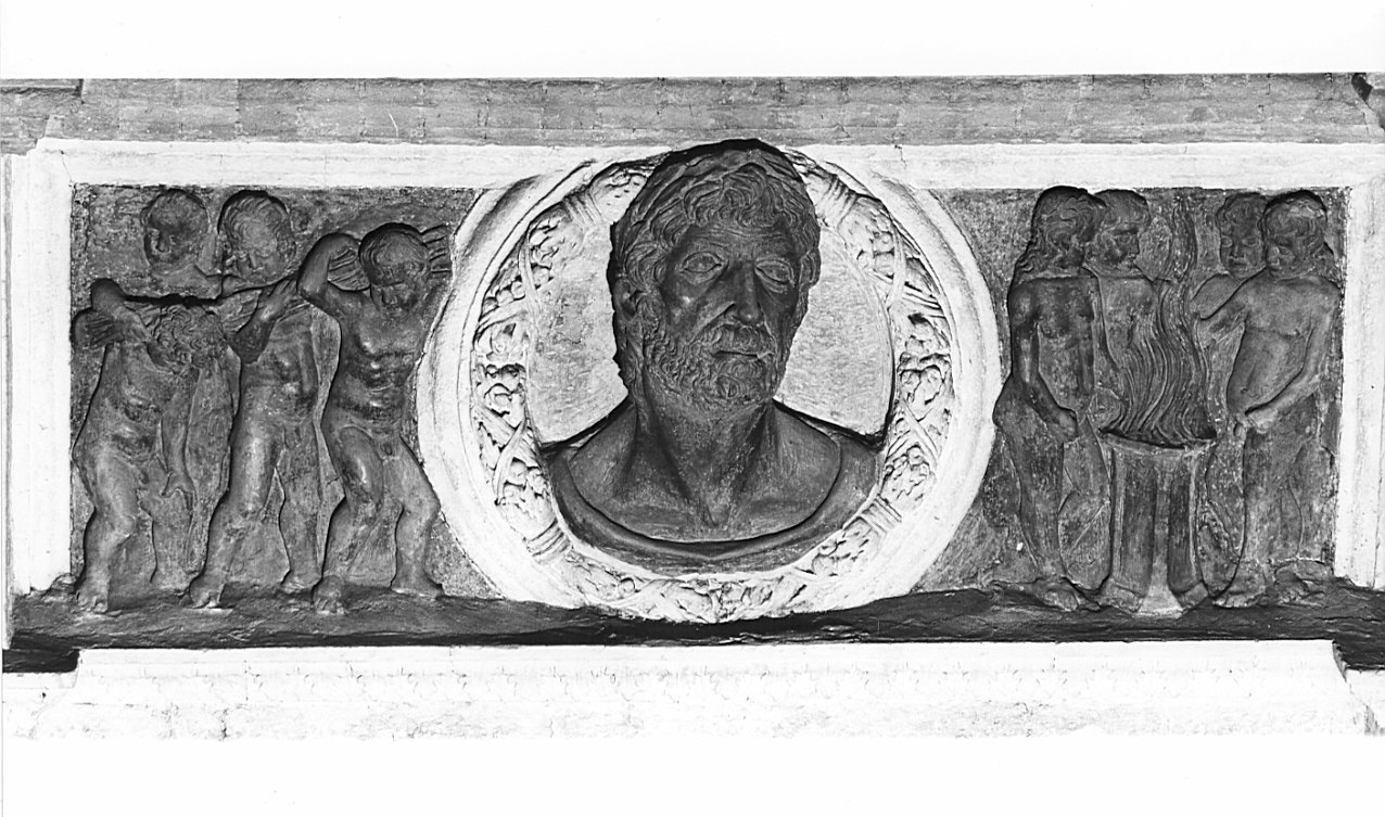 busto maschile/ puttini (decorazione plastica, elemento d'insieme) di Bramante Donato, Fonduti Agostino (sec. XV)