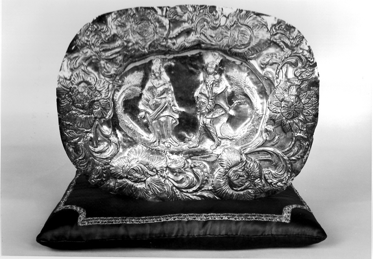 vassoio da parata, opera isolata - bottega Italia meridionale (fine/inizio secc. XVII/ XVIII)